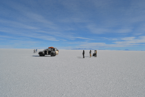 Toeristen in de Salar de Uyuni
